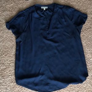 Size M casual navy top